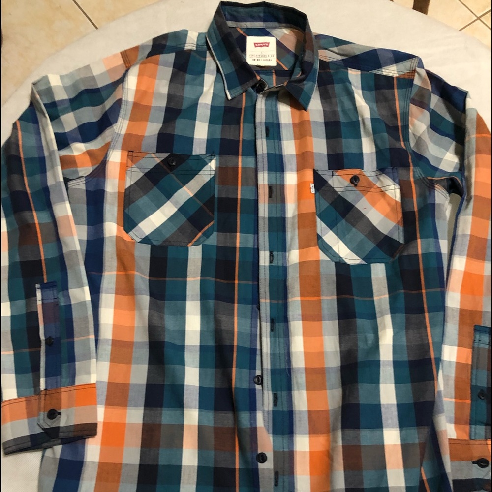 Men’s Levi’s long sleeve shirt